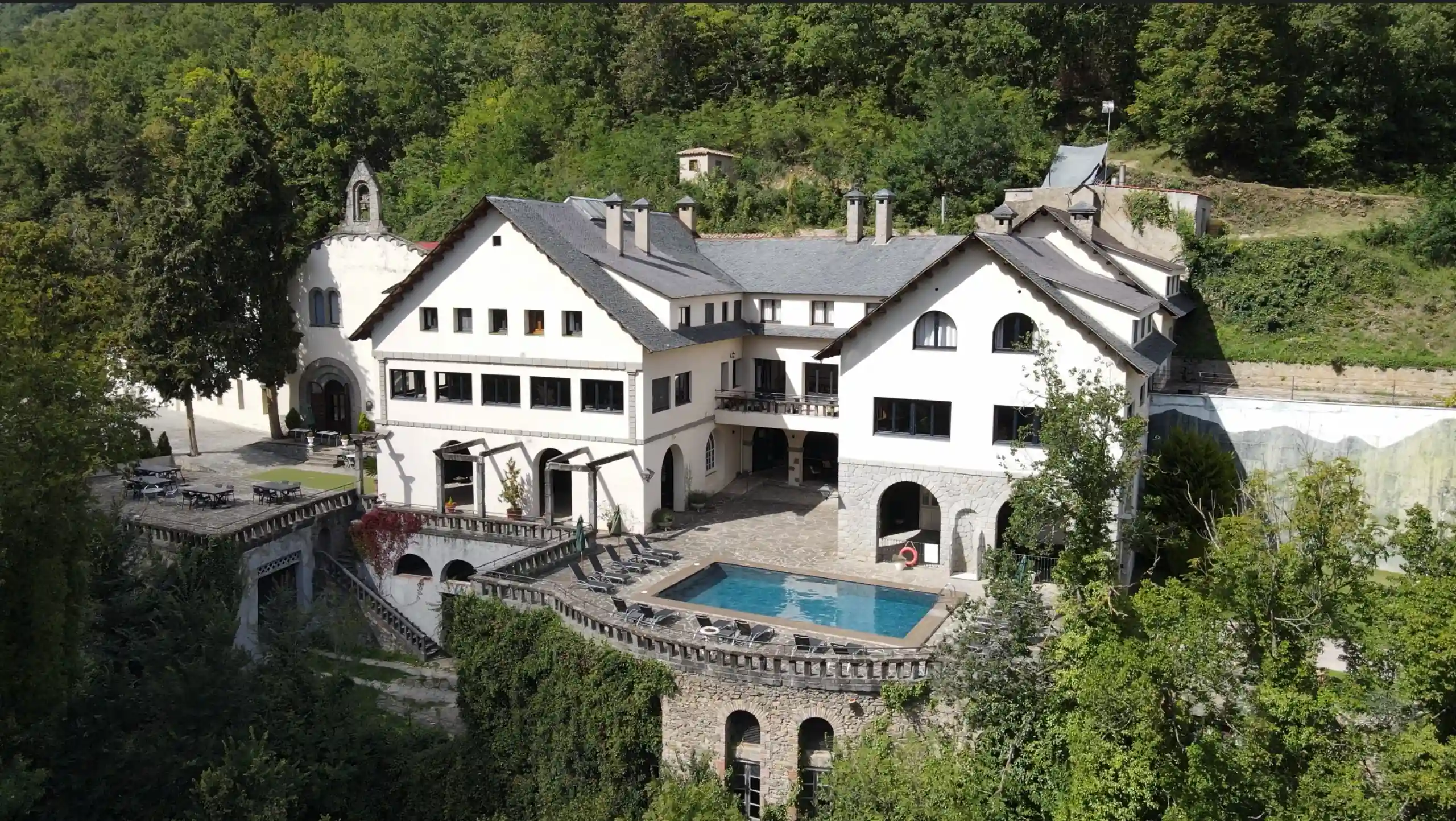 Dron del Hotel Angelats